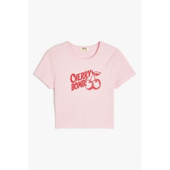 Tricou crop cu imprimeu text
