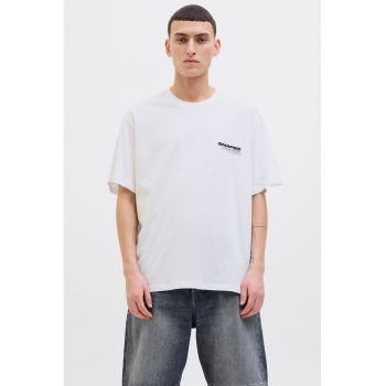 Tricou cu decolteu la baza gatului si imprimeu pe partea din spate