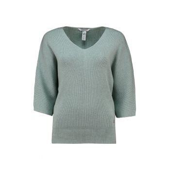Bluza tricotata cu decolteu in V