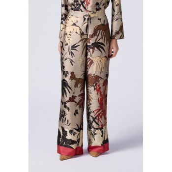 Pantaloni cu croiala ampla - model si aspect satinat