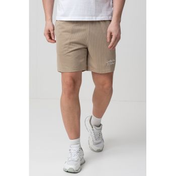 Pantaloni scurti cu aspect perforat si talie elastica