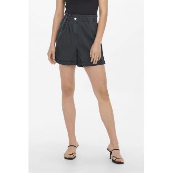 Pantaloni scurti cu model uni si talie elastica