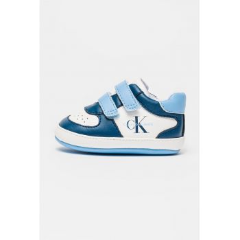 Pantofi sport low cut cu inchidere velcro si logo