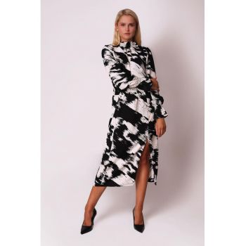 Rochie midi alba si neagra cu talie elastica larga si maneci lungi DA1682