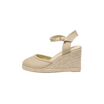 Sandale wedge cu catarama si model uni