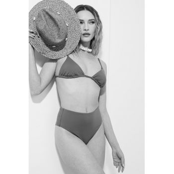Sutien de baie cu cupe triunghiulare