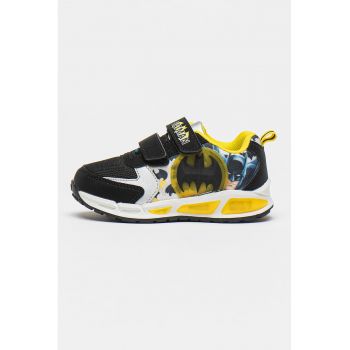 Pantofi sport cu inchidere velcro si tematica Batman