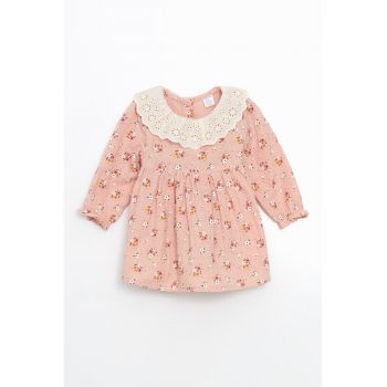 Rochie cu model floral si guler de dantela