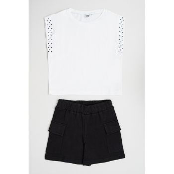 Set de top crop cu strasuri si pantaloni scurti