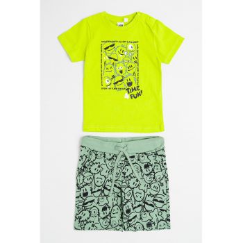 Set de tricou cu imprimeu si pantaloni scurit cu snur de ajustare - 2 piese