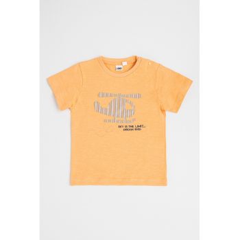 Tricou cu decolteu la baza gatului si imprimeu grafic