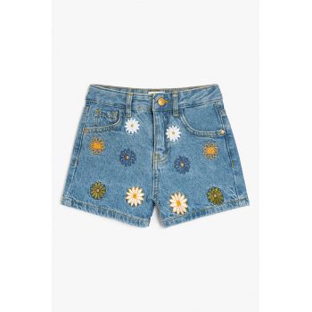 Blugi scurti cu broderii florale