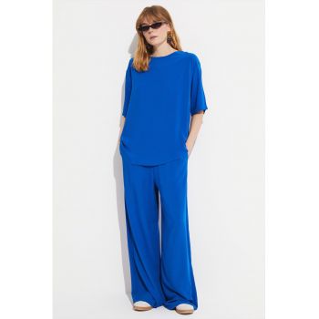 Bluza lejera si pantaloni cu croiala ampla
