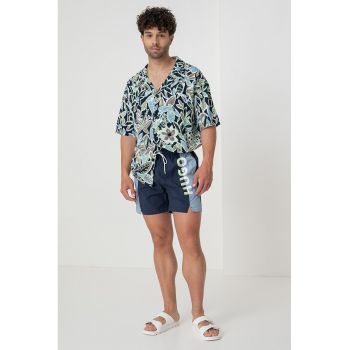 Pantaloni scurti de baie cu imprimeu logo