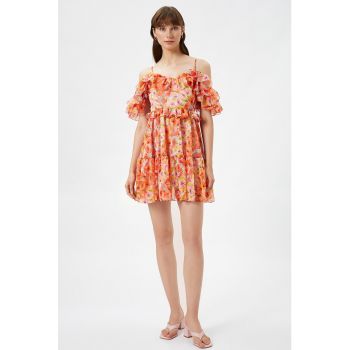 Rochie cu imprimeu floral si decolteu pe umeri