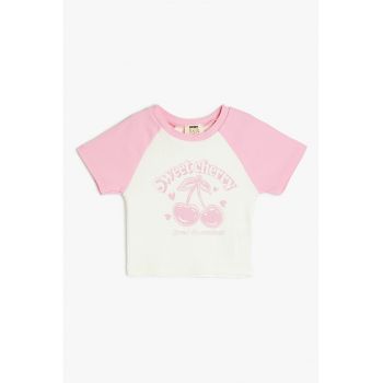 Tricou cu decolteu la baza gatului si imprimeu grafic