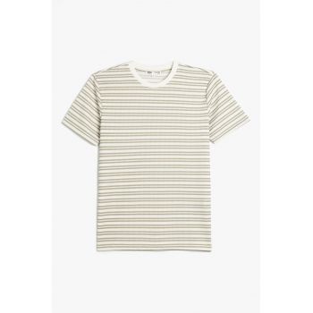 Tricou cu decolteu la baza gatului si imprimeu in dungi