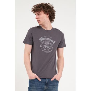 Tricou cu decolteu la baza gatului si logo