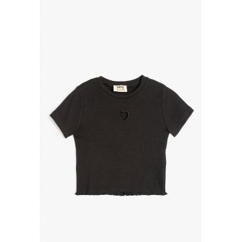 Tricou striat cu decolteu la baza gatului