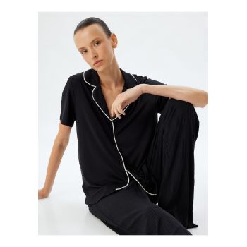 Bluza de pijama cu maneci scurte si revere decupate