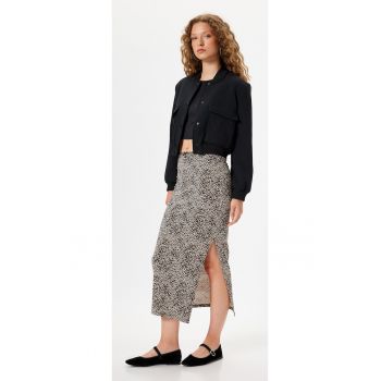 Fusta cu animal print si slit lateral