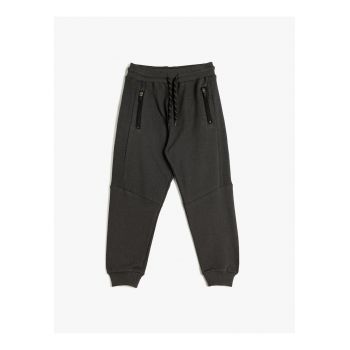 Pantaloni de trening cu buzunare cu fermoar