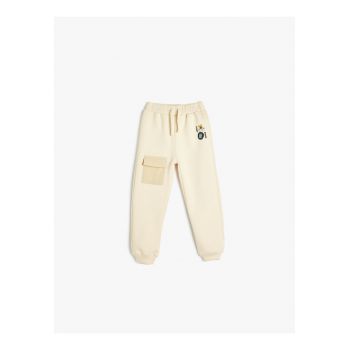 Pantaloni de trening cu snur de ajustare si buzunar aplicat