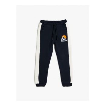 Pantaloni de trening cu snur de ajustare si buzunare