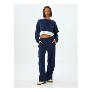 Pantaloni de trening din amestec de bumbac cu croiala ampla