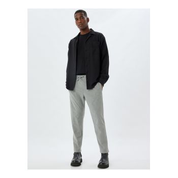 Pantaloni de trening drepti cu buzunare laterale