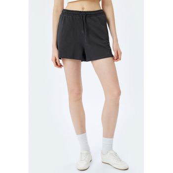 Pantaloni scurti cu snur in talie