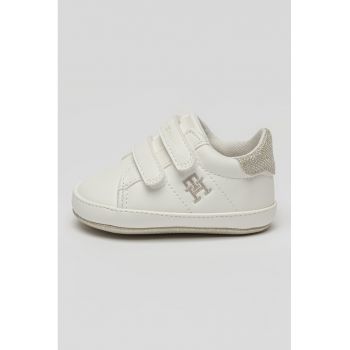 Pantofi sport cu velcro si logo