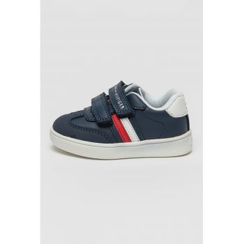 Pantofi sport cu velcro si logo