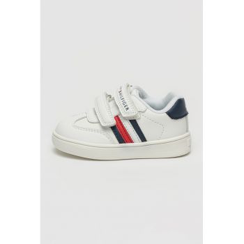 Pantofi sport cu velcro si logo