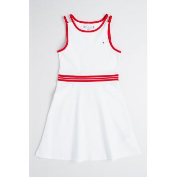 Rochie cu croiala in A si decolteu la baza gatului