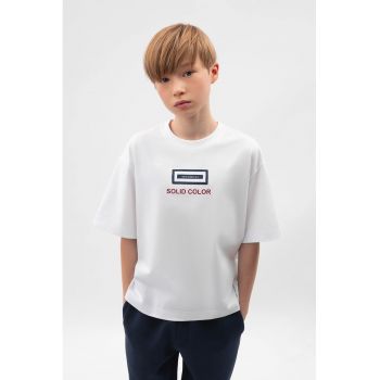 Tricou cu decolteu la baza gatului si imprimeu grafic