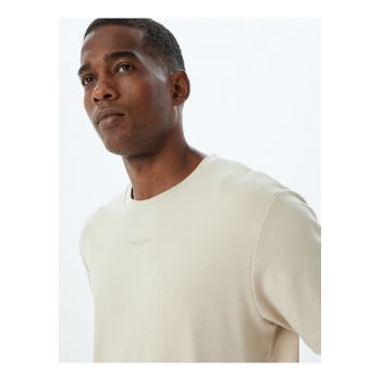 Tricou cu decolteu la baza gatului si model uni