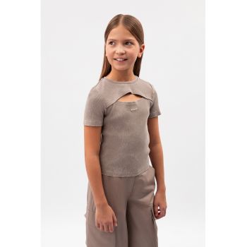 Tricou cu striatii si decupaj frontal