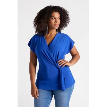 Tricou cu decolteu in V si model petrecut