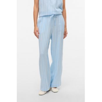 Pantaloni cu croiala ampla si model in dungi