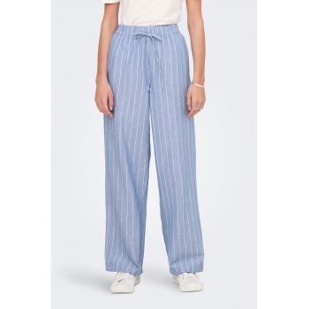Pantaloni din amestec de bumbac cu model in dungi