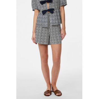 Pantaloni scurti cu model in dungi si talie inalta