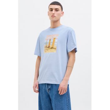 Tricou cu imprimeu grafic si decolteu la baza gatului