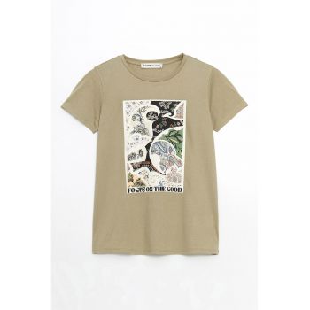 Tricou cu decolteu la baza gatului si imprimeu