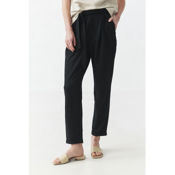 Pantaloni crop cu pliuri