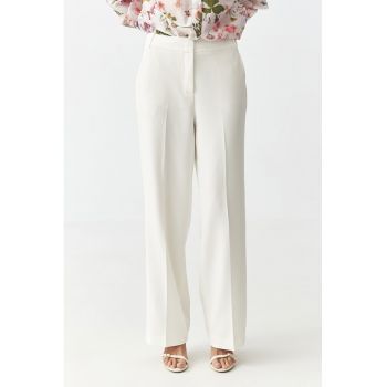 Pantaloni drepti