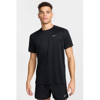Tricou cu decolteu la baza gatului si tehnologie Dri-Fit pentru alergare
