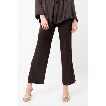Pantaloni crop cu aspect satinat