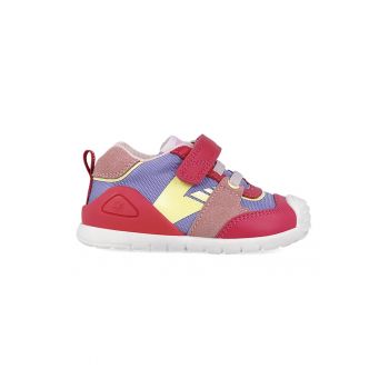 Pantofi sport cu inchidere velcro