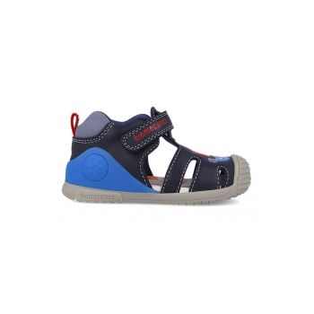 Sandale cu imprimeu si segment cu inchidere velcro
